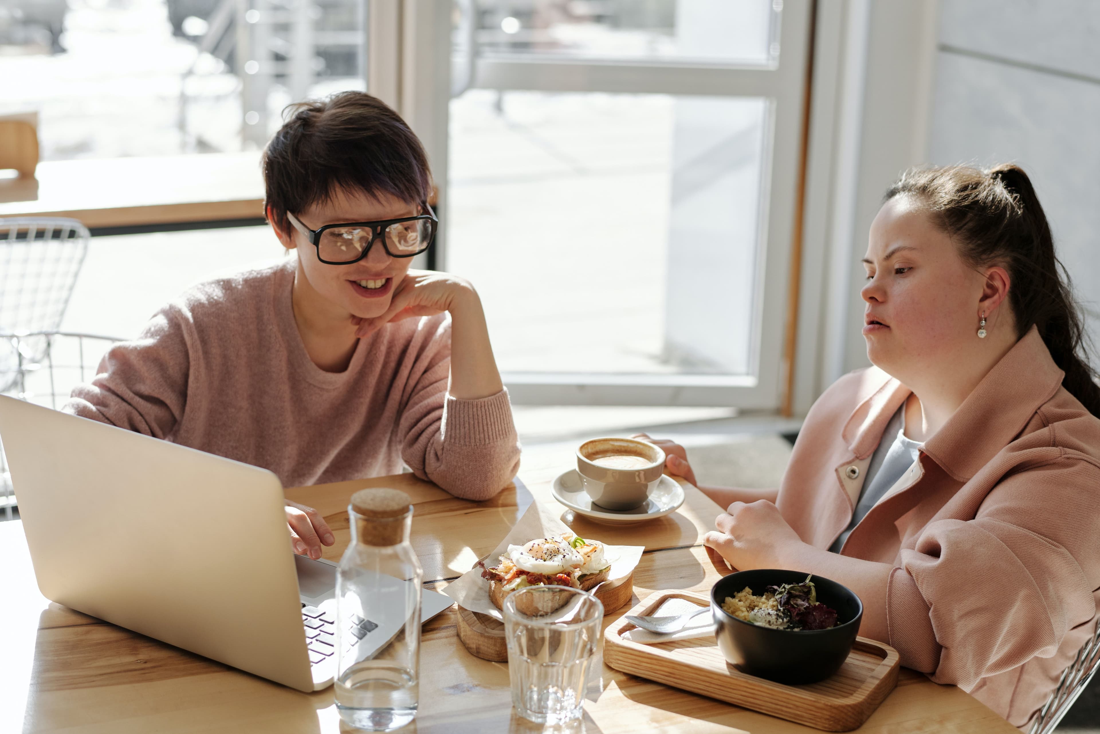 two female employees (one with a mental disability) working in cafe